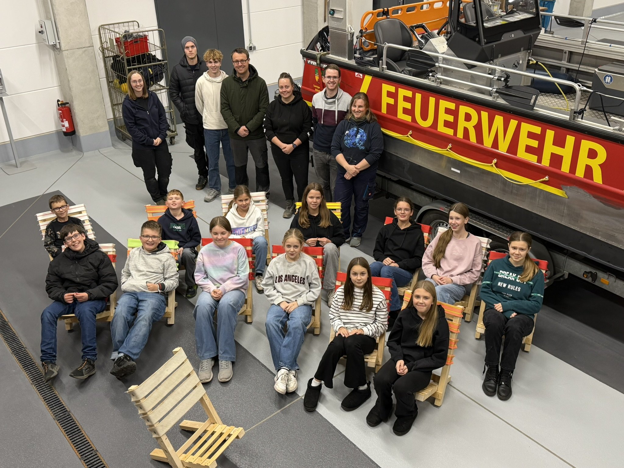 Jugendfeuerwehr%202025-11-17%20St%C3%BChle%20bauen%20%284%29 Jugendfeuerwehr%202025-11-17%20St%C3%BChle%20bauen%20%284%29